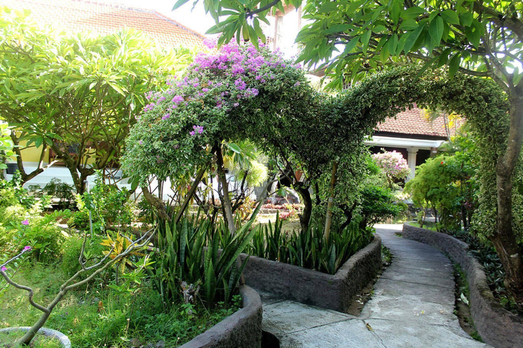 Berlian Inn Kuta Beach Eksteriør bilde